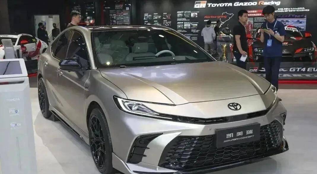 2026款凱美瑞煥新登場,混動低價+科技內飾,雅閣車主直呼壓力來了