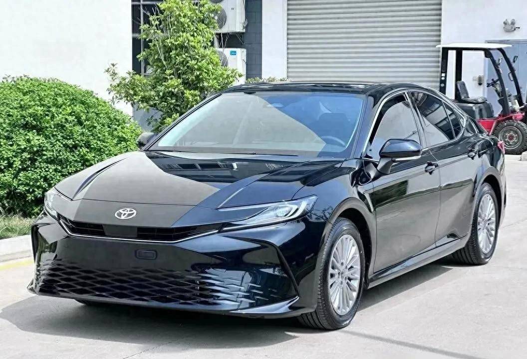 2026款凱美瑞煥新登場,混動低價+科技內飾,雅閣車主直呼壓力來了