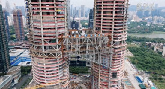 大灣區(qū)新地標6000噸“巨龍”120米高空實現(xiàn)毫米級合體