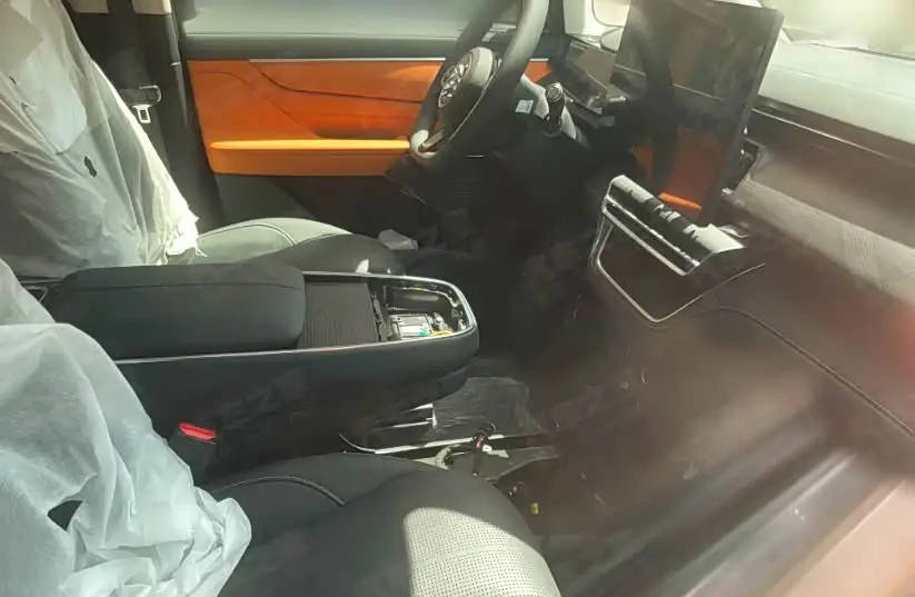 延續翼真L380風格 吉利銀河V900內飾諜照曝光