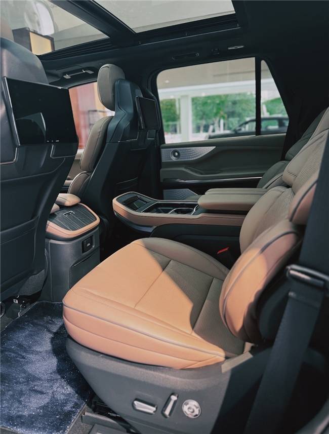 全尺寸豪華SUV之戰,領航員憑啥“殺瘋了”?