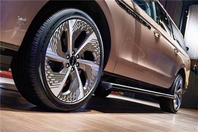 全尺寸豪華SUV之戰,領航員憑啥“殺瘋了”?